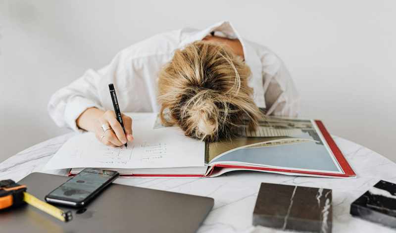 90% of UK architecture employees work overtime, two-thirds not compensated